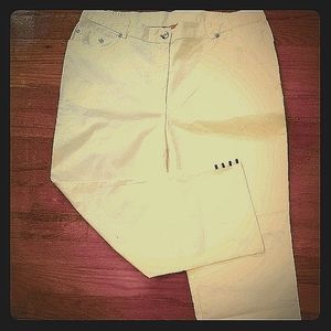 Ruby Rd. Cropped White Summer Pants